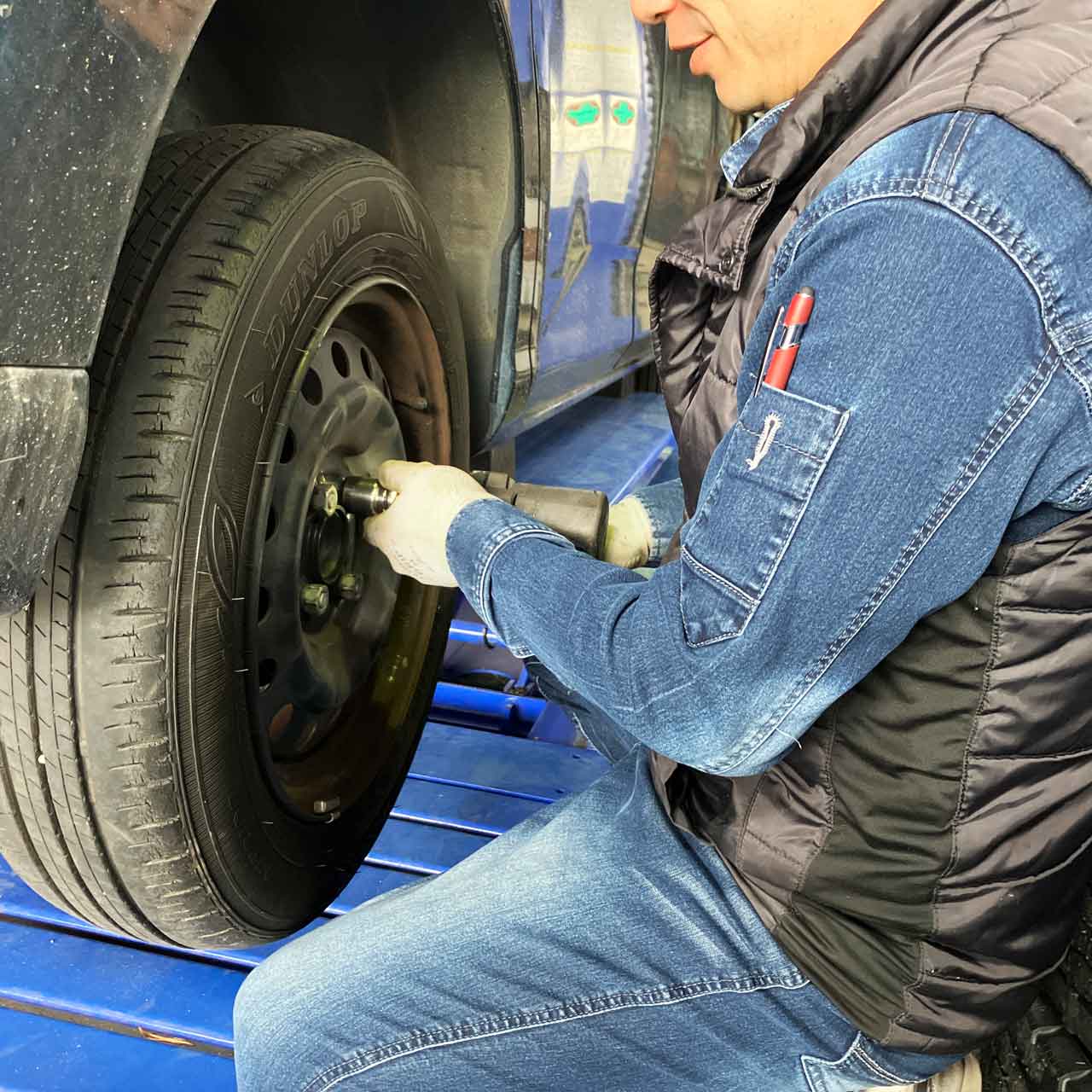 タイヤ交換作業